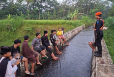 Ngabuburit di Rel Terancam Denda Rp15 Juta atau Kurungan 3 Bulan