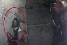 Dua Maling Gasak Motor di Felix Guest House Kendangsari Surabaya Terekam CCTV