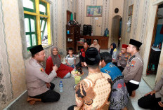 Kapolres Jember Sambangi Keluarga Korban Kanjuruhan, Salurkan Tali Asih Kapolda Jatim