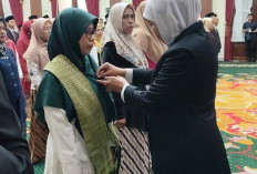 467 ASN Pemprov Jatim Terima Satyalancana Karya Satya, Khofifah Tekankan Pengabdian