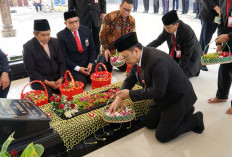 HUT Ke-81 Jatim, Asep Kusdinar Pimpin Ziarah ke Makam Mantan Wagub Abdul Hamid Mahmud