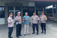 Pastikan Keamanan Ibadah, Kapolsek Simokerto Pimpin Patroli Dialogis di Gereja Bethel Kapasan