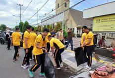 Jember Makin Kinclong! Personel Polres Turun Jalan Dukung Gerakan Indonesia ASRI