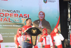 Harkopnas Ke-79, Ribuan Warga Padati Alun-Alun Jombang, Bupati Hadiahkan 2 Paket Umrah