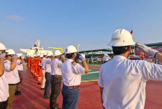 Merah Putih Berkibar di Laut Jawa, Satpolairud dan Pertamina Upacara di Atas Kapal