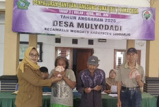 Pemdes Mulyodadi Serahkan BLT DD untuk 12 KPM, Masing-masing Rp900 Ribu