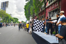 Parade Surabaya Fashion Festival Vol. 2 Resmi Diberangkatkan, Ribuan Warga Padati Jalan Tunjungan