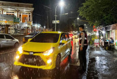 Satsamapta Polres Pasuruan Amankan Salat Tarawih di Beji Selama Ramadan