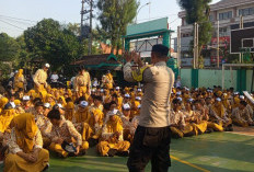 Dukung Program Prioritas Kapolri, Bhabinkamtibmas Polsek Bubutan Jadi Pembina Upacara Harkitnas di SMPN 5