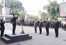 30 Personel Polres Kediri Kota Dapat Tanda Kehormatan Satyalancana Pengabdian
