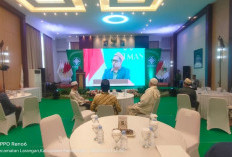 Menteri Koperasi Bahas Cukai Khusus Tembakau Madura di Pamekasan