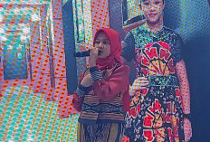 Tampil Percaya Diri, Messa Eko Putri  Bawakan Lagu Ciptaan Sendiri di Ajang Haji Umrah Expo 