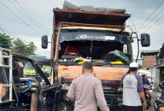 Truk dan Pikap Adu Banteng di Kedamean Gresik, Balita Meninggal Dunia