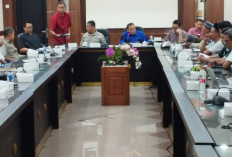 Jeritan Warga Tegal Besar di Gedung Dewan: 'Kami Tak Bisa Kerja, Tapi Cicilan Rumah Jalan Terus!'