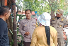 Bhabinkamtibmas Polsek Tandes Monitor PKL Manukan Lor untuk Ketertiban