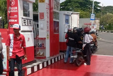 Pastikan Stok Melimpah Jelang Mudik, Kapolsek Sukomanunggal Sidak SPBU Simo Pomahan