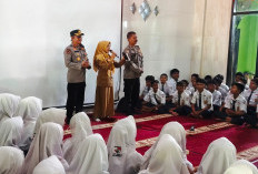 Cegah Bullying dan Love Scamming, Kapolsek Balongbendo Edukasi Bijak Bermedia Sosial ke Pelajar SMP