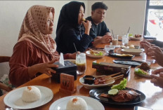 Libur Lebaran Untungkan UMKM, Timus Goreng Karanganyar hingga Nanas Subang Diburu Pemudik
