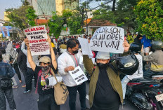 Usung Tagline #IndonesiaSekarat, Front Anti Kapitalisme Gelar Aksi Massa di Depan Grahadi Surabaya