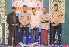 Perkuat Sinergitas, Kapolsek Lakarsantri Hadiri Haul Akbar Mbah Buyut Karso di Sambikerep