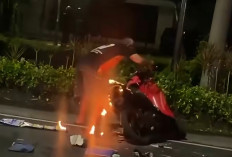 Tenggilis Mejoyo Mencekam, Oknum Perguruan Silat Bakar Motor dan Rusak Mobil Warga, Polisi Kejar Pelaku