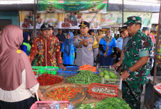 Jaga Stabilitas Harga dan Ketersediaan Bapokting di Ngawi, Kapolres Bersama Wakil Bupati Tinjau Pasar