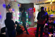 Polisi Geledah Warung Remang-remang di Menganti Gresik, Puluhan Botol Miras dan Penjual Diamankan