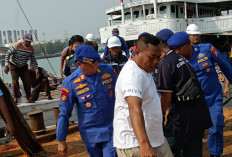 Alami Sesak Napas di Kapal, Satpolairud Polres Gresik Bantu Evakuasi ABK ke Rumah Sakit
