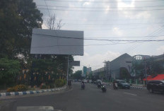 Tabrak Perbup dan Tanpa Izin, Pemkab Jombang Hentikan Paksa Pembangunan Videotron Jumbo di Jalan Gus Dur