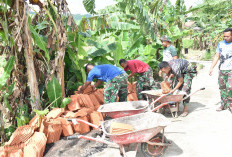 Gunakan Arco, Satgas TMMD dan Warga Angkut Genteng RTLH