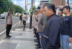 Polsek Gayungan Pimpin Apel Pengamanan Aksi Unjuk Rasa di Kantor Kejati Jatim
