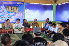 Kapolres Gresik Gelar Jangkar, Dengar Aspirasi Nelayan dan Salurkan Bantuan Keselamatan Laut