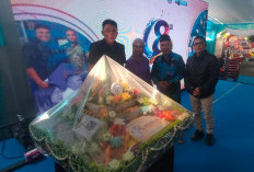 Sinergi Mengawal Jatim Maju, Gubernur Khofifah Kirim Tumpeng Spesial di HUT Ke-8 Memorandum Online
