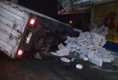 Adu Banteng Truk Boks Vs Motor di Kutorejo, Satu Pengendara Tewas