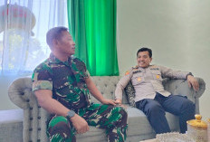Kapolsek Tandes Perkuat Sinergitas TNI-Polri dengan Silaturahmi Kamtibmas ke Koramil
