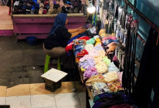 Sewa Lahan Tanpa Stan di Pasar Pucang Anom, Pedagang Bayar 300 Ribu