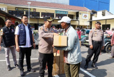 HUT Reserse Ke-78, Polres Pelabuhan Tanjung Perak Bagikan Ratusan Sembako ke Tukang Becak 