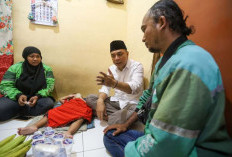 Sambangi Ojol Viral yang Bawa Balita, Wali Kota Surabaya Tawarkan Kerja Padat Karya