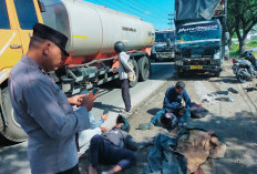 Vario dan Truk Adu Banteng di Cerme Gresik, Penumpang Motor Patah Pinggang