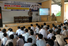 Cegah Bullying dan Narkoba Sejak Dini, Polisi Ngawi Edukasi Ratusan Pelajar SMPN 1 Geneng 