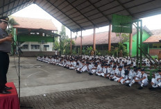 Satbinmas Polres Pasuruan Ingatkan Siswa SMPN Gempol Bahaya Narkoba dan Judi Online