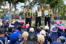 Eduksi Tertib Lalulintas, Performa Tampilan Satlantas Tebar Aura Positif di Depan Siswa TK RA Fathimah