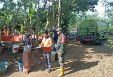 Babinsa Tunjung Dampingi BPBD Lumajang, Salurkan Air Bersih bagi Warga Dusun Sekarmulyo