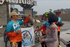 Aksi Humanis Polwan Polresta Sidoarjo Amankan Kegiatan Car Free Day di Alun Alun