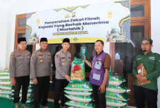 Tingkatkan Kepedulian Sosial, Kapolres Kediri Kota Salurkan Zakat Fitrah