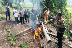 Polres Pasuruan Bakar Sarana Judi Sabung Ayam di Desa Mendalan Pandaan