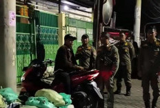Satpol PP Tertibkan PKL di Lahan Parkir RSUD Dr Soewandhie Surabaya