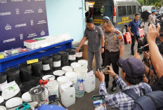 Bongkar Peredaran Kosmetik Ilegal, Polresta Malang Kota Amankan 1,4 Ton Bahan Baku