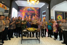 Tiga Pilar Beri Kejutan HUT Polri Ke-80 di Mapolsek Bubutan Surabaya