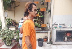 Warga Panjang Jiwo Renovasi Rumah Kos Sambil Curi Motor di Siwalankerto